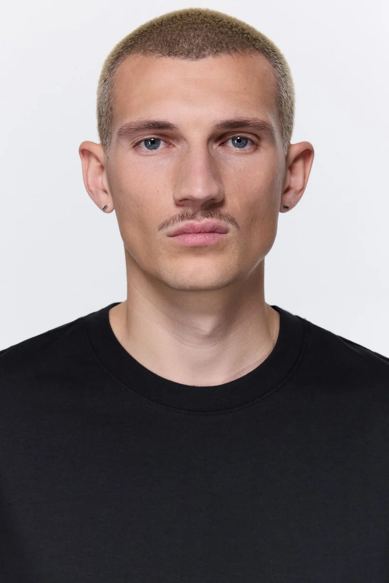 اتش اند ام تي-شيرت من نسيج كول ماكس بقصّة مريحة